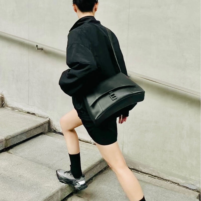 BALENCIAGA巴黎世家全黑downtown單肩斜挎沙漏包-26