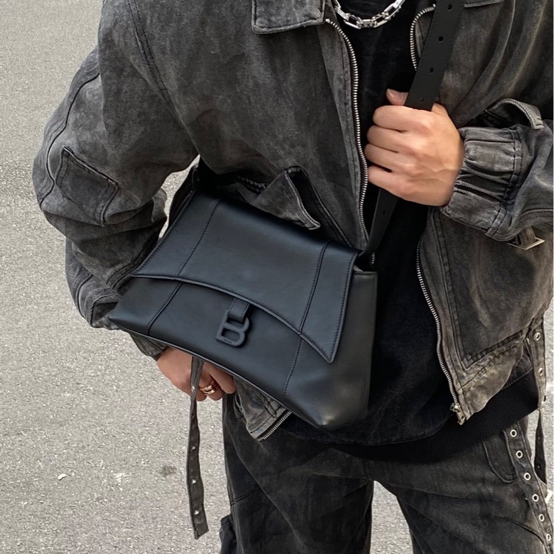 BALENCIAGA巴黎世家全黑downtown單肩斜挎沙漏包-29