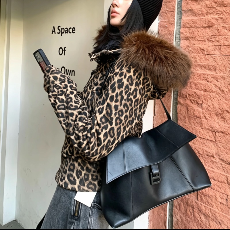 BALENCIAGA巴黎世家全黑downtown單肩斜挎沙漏包-40