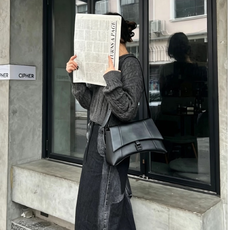 BALENCIAGA巴黎世家全黑downtown單肩斜挎沙漏包-44