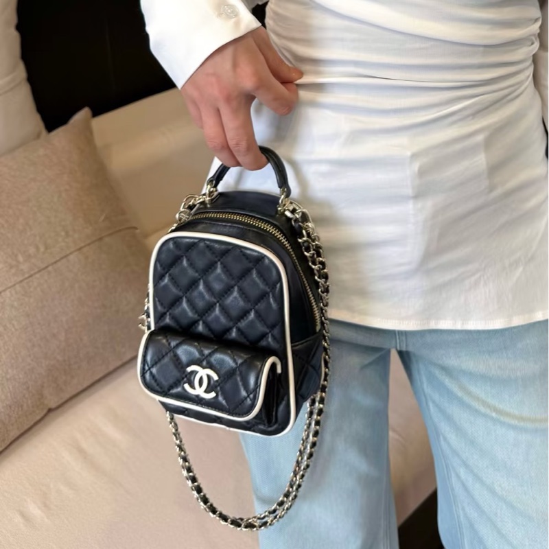 美神降臨✨99新🆕Chanel香奈兒25年新款黑白漫畫小書包單肩斜挎包-5