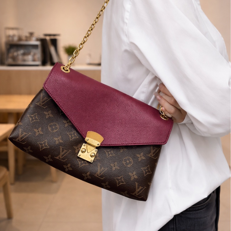 LV 路易威登原花拼紫紅牛皮S LOCK信封鏈條包撞色設計 M41200-0