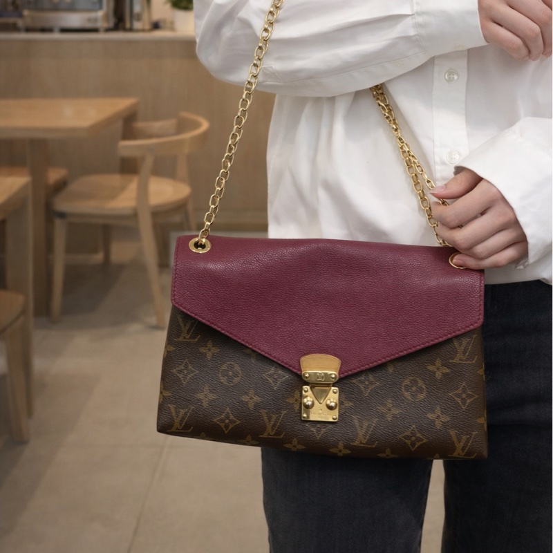LV 路易威登原花拼紫紅牛皮S LOCK信封鏈條包撞色設計 M41200-1