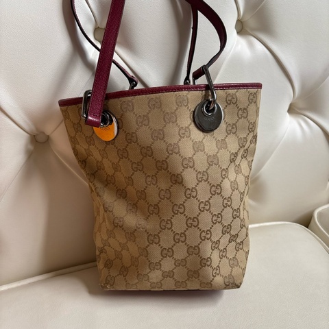 Gucci 老花包