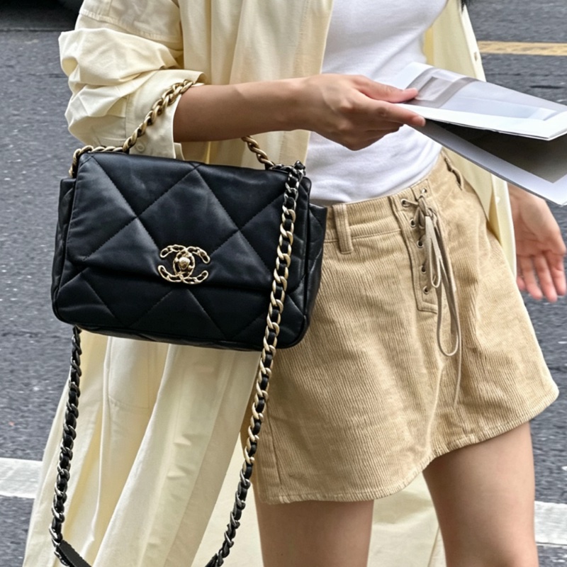 CHANEL香奈兒19Bag小號黑金配經典菱格紋肩背斜挎包-32