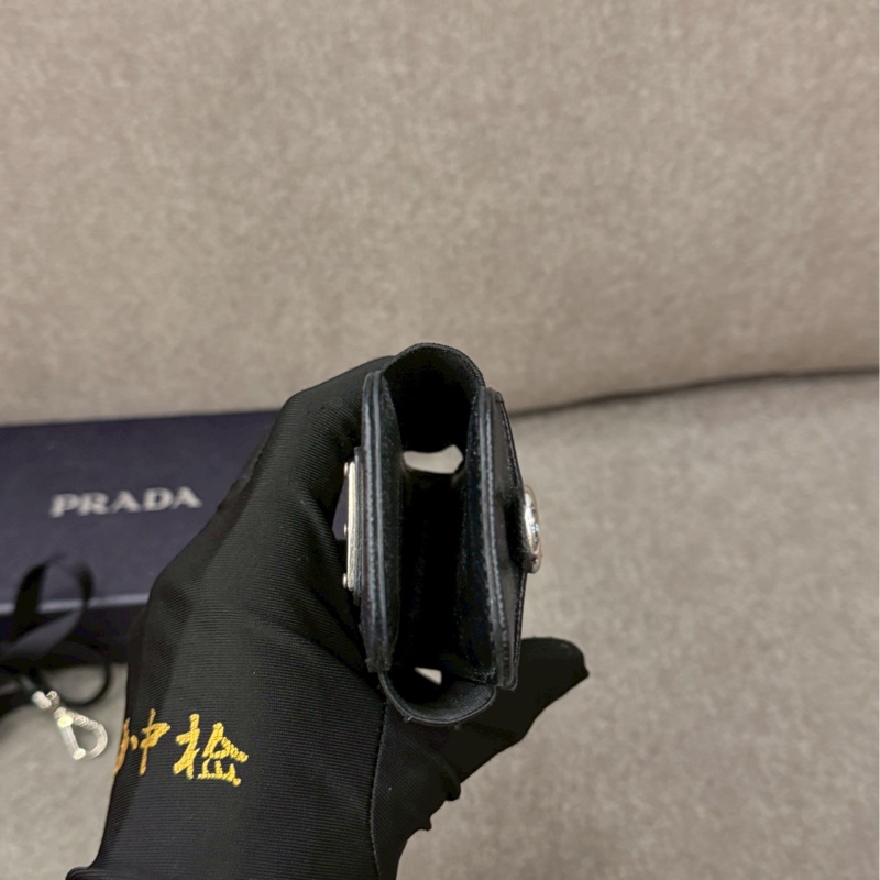 PRADA黑色掛繩小包-3