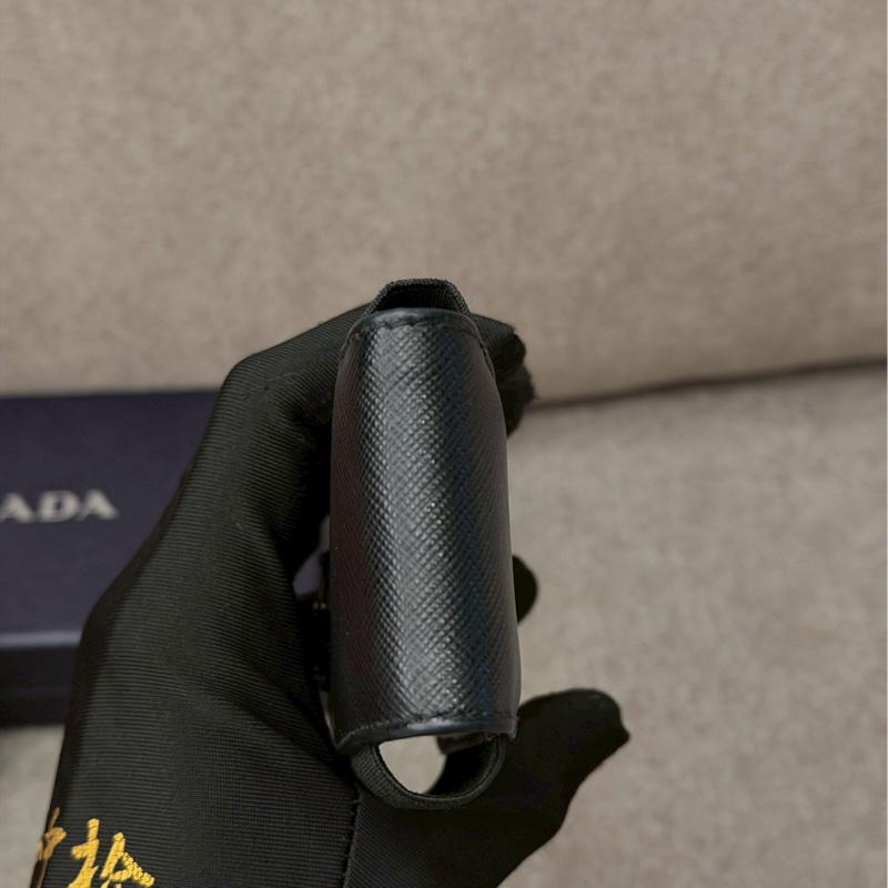 PRADA黑色掛繩小包-4