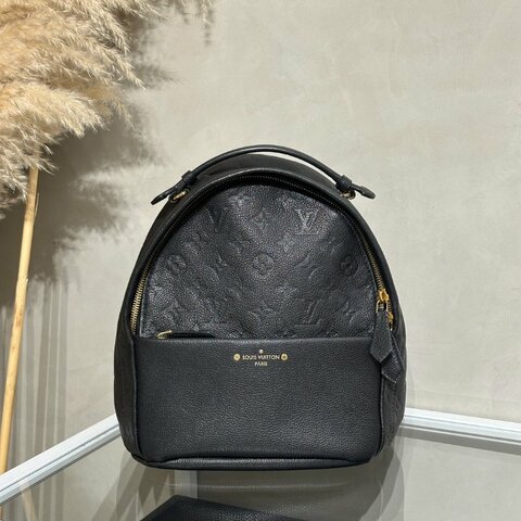 LOUIS VUITTON 壓紋牛皮後背包 - 黑