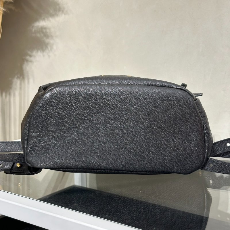 LOUIS VUITTON 壓紋牛皮後背包 - 黑-5