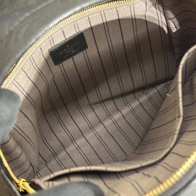 LOUIS VUITTON 壓紋牛皮後背包 - 黑-7