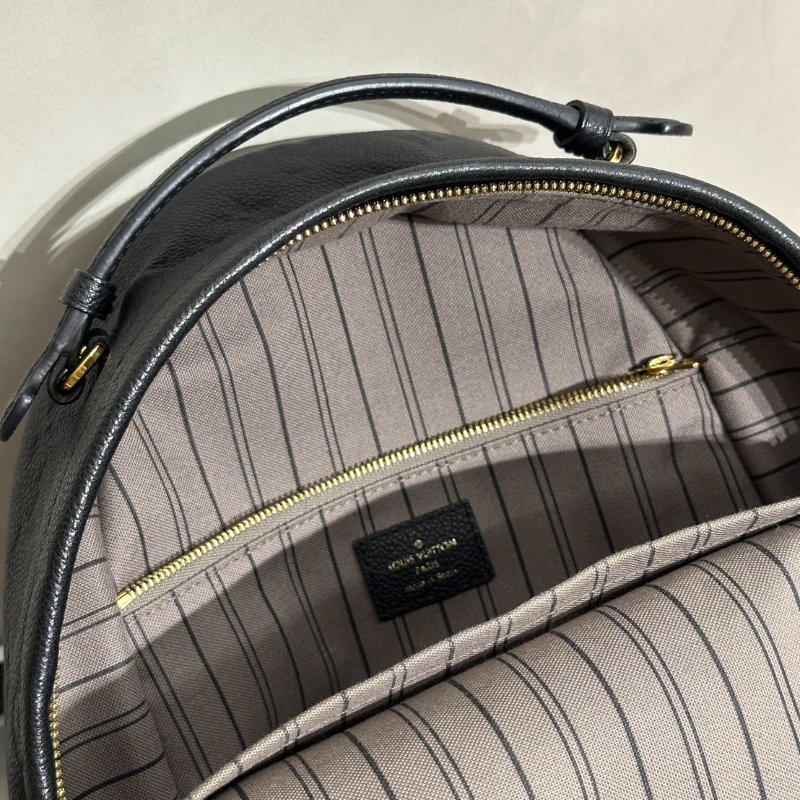 LOUIS VUITTON 壓紋牛皮後背包 - 黑-8