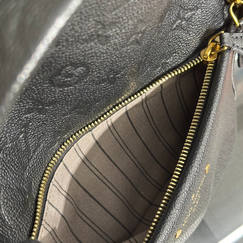 LOUIS VUITTON 壓紋牛皮後背包 - 黑-9