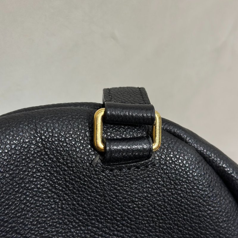 LOUIS VUITTON 壓紋牛皮後背包 - 黑-11