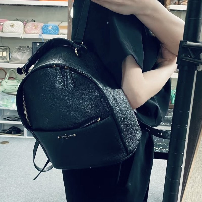 LOUIS VUITTON 壓紋牛皮後背包 - 黑-13