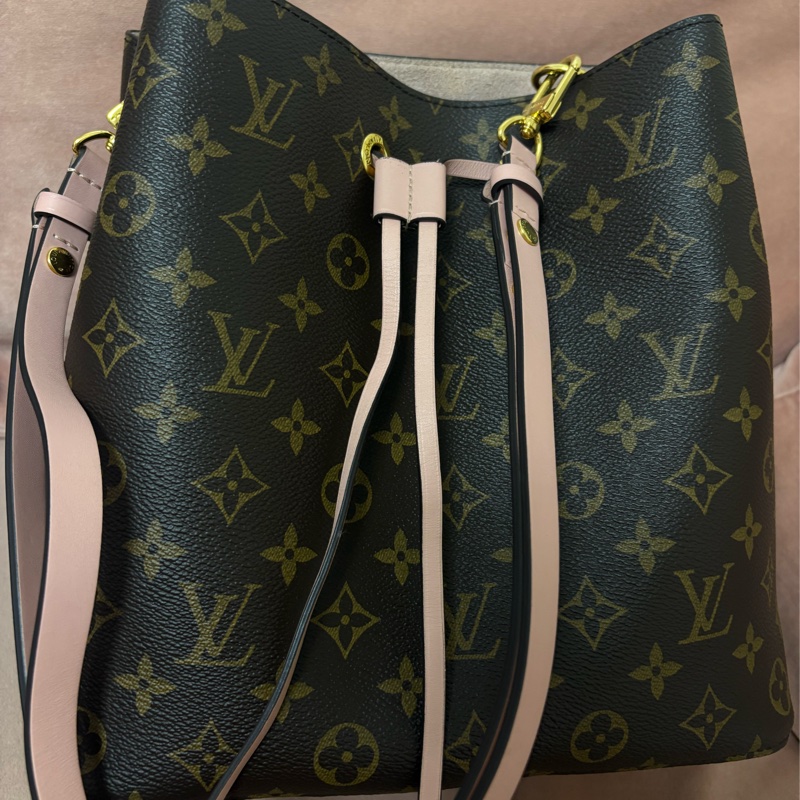 Louis Vuitton NeoNoe MM 經典老花水桶包（粉色拼皮）-5