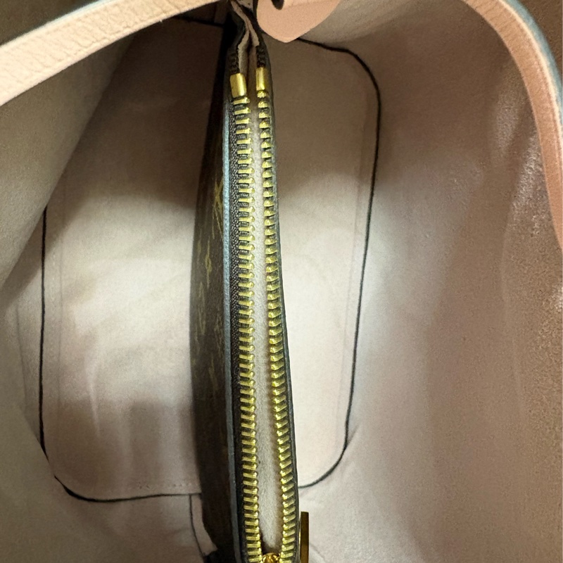 Louis Vuitton NeoNoe MM 經典老花水桶包（粉色拼皮）-13