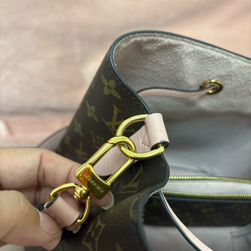 Louis Vuitton NeoNoe MM 經典老花水桶包（粉色拼皮）-17
