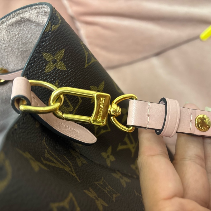 Louis Vuitton NeoNoe MM 經典老花水桶包（粉色拼皮）-18