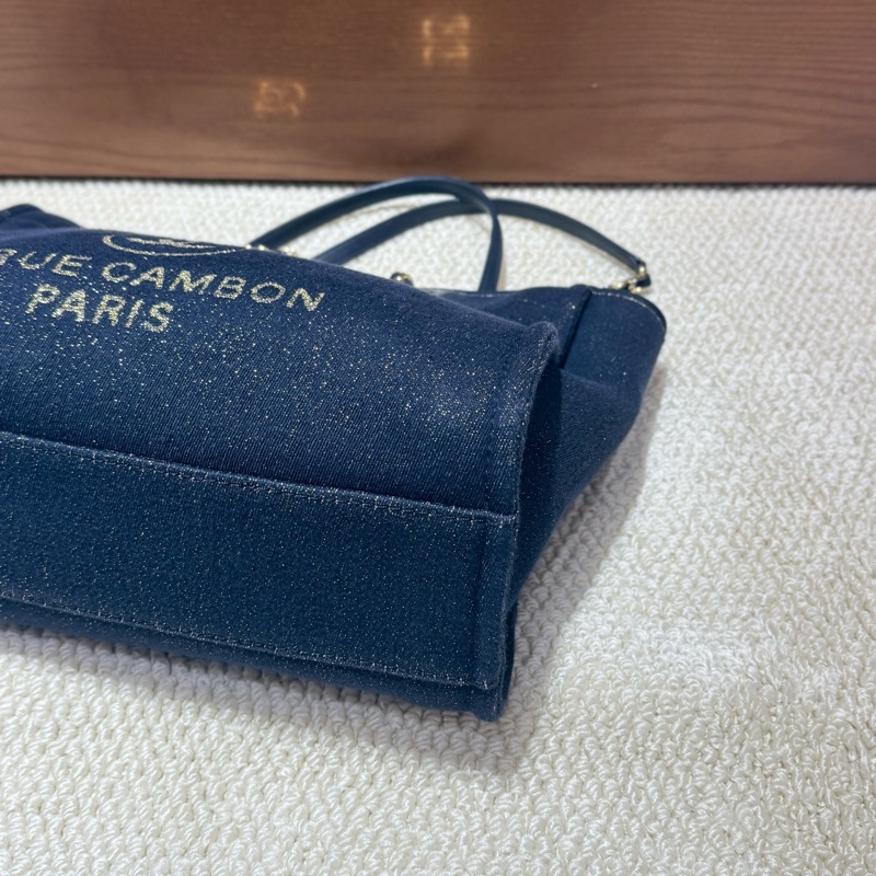 Chanel 沙灘包藍金限定 深藍色面料+金絲線很閃 尺寸約26*41 。-5