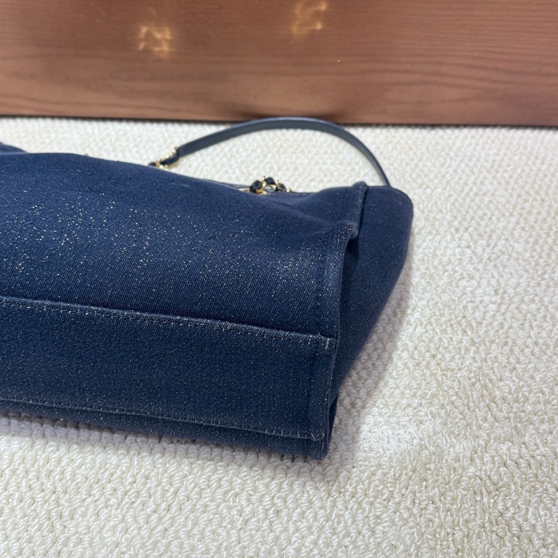 Chanel 沙灘包藍金限定 深藍色面料+金絲線很閃 尺寸約26*41 。-6