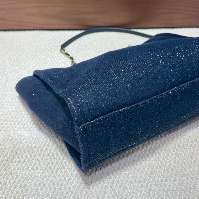 Chanel 沙灘包藍金限定 深藍色面料+金絲線很閃 尺寸約26*41 。-7
