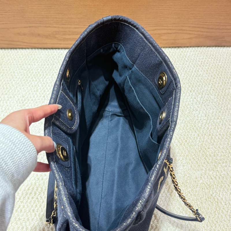 Chanel 沙灘包藍金限定 深藍色面料+金絲線很閃 尺寸約26*41 。-8