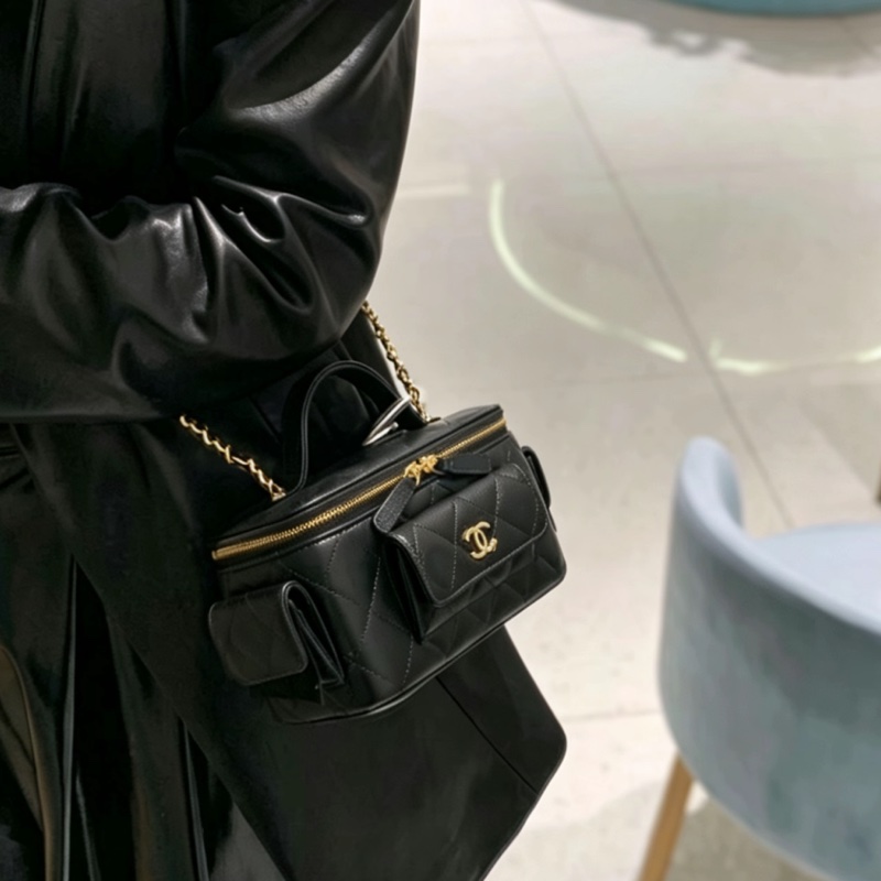 CHANEL香奈兒超限量荔枝牛皮黑金Cargo炸藥包🧯近全新包況特佳-23