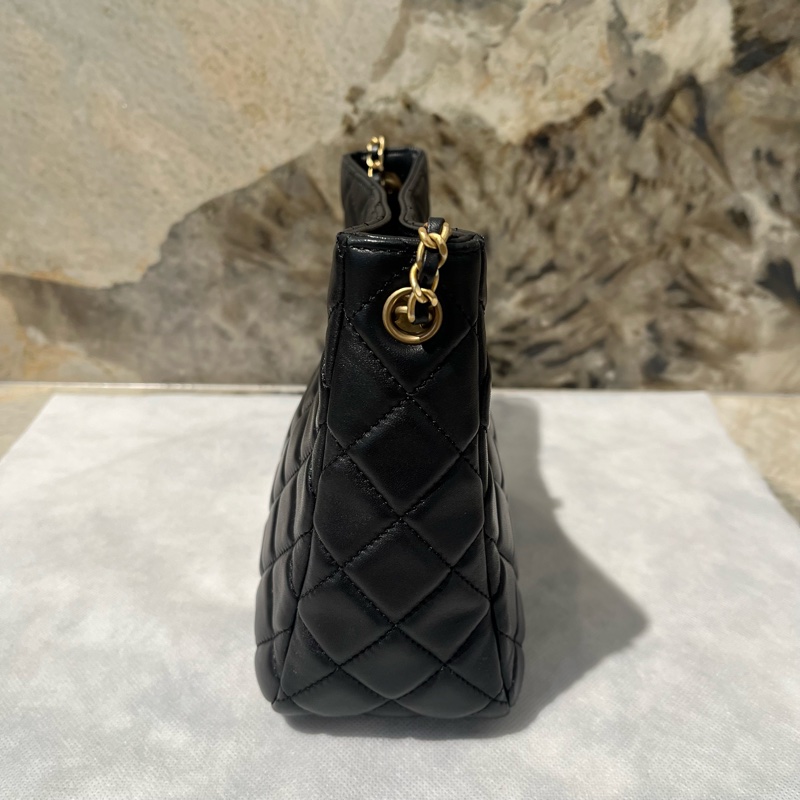 Chanel黑羊皮金鏈金球方形斜背包-1