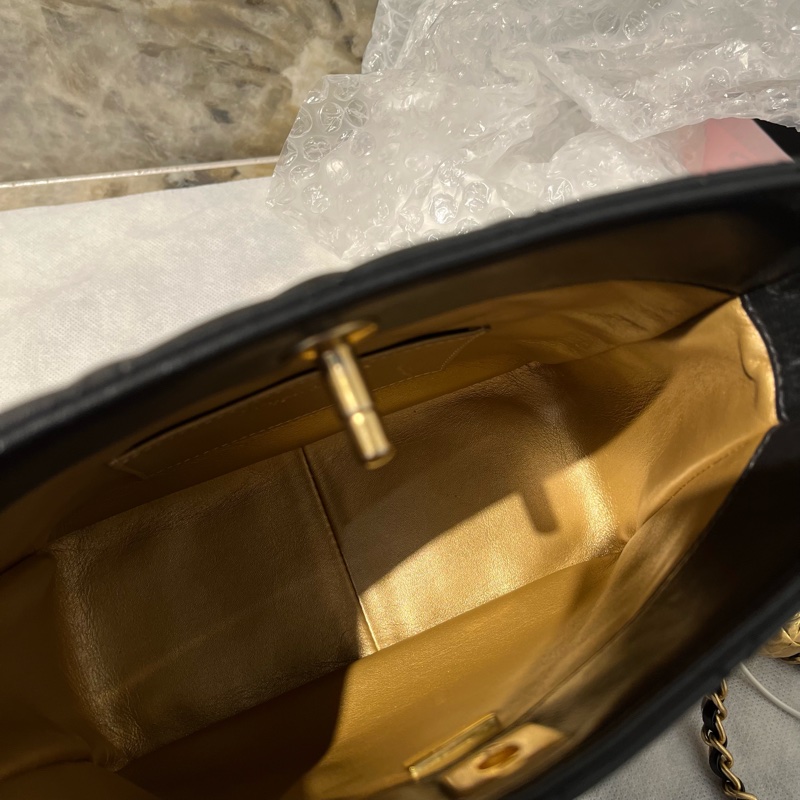 Chanel黑羊皮金鏈金球方形斜背包-3