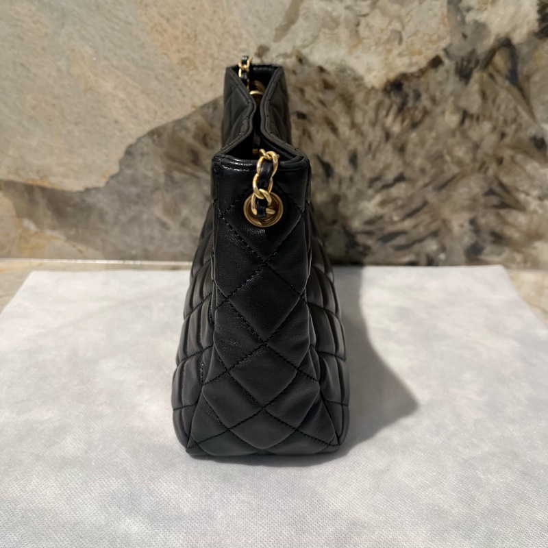 Chanel黑羊皮金鏈金球方形斜背包-4