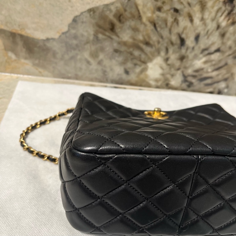 Chanel黑羊皮金鏈金球方形斜背包-6
