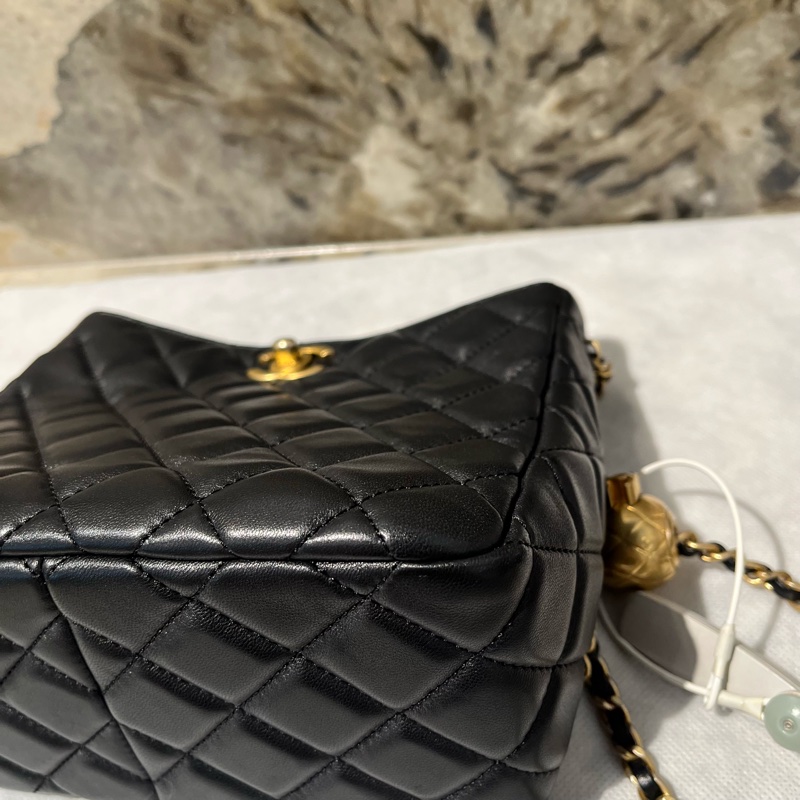 Chanel黑羊皮金鏈金球方形斜背包-7