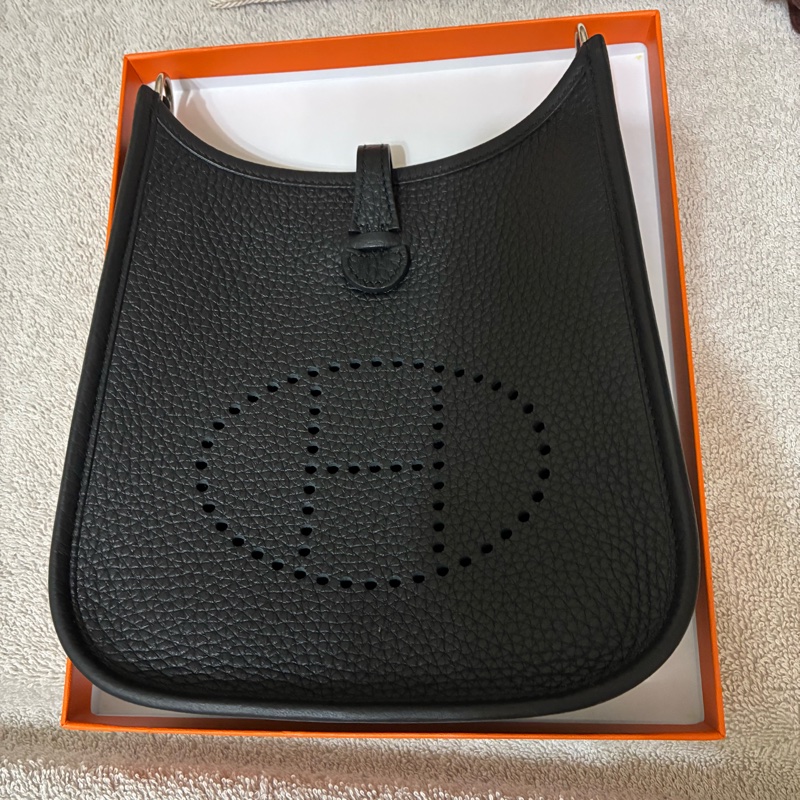 Hermes mini evelyne 16 黑色銀扣 K刻 黑白編織背帶-1