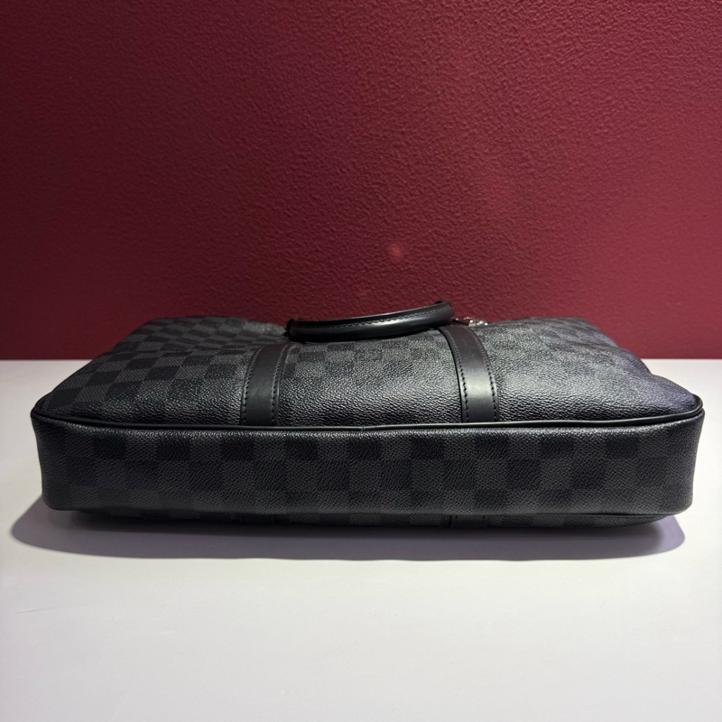 路易威登/Louis Vuitton Voyaga 經典棋盤格 黑色公文包 手提包 無肩帶  尺寸：36*6*27 cm 。-4