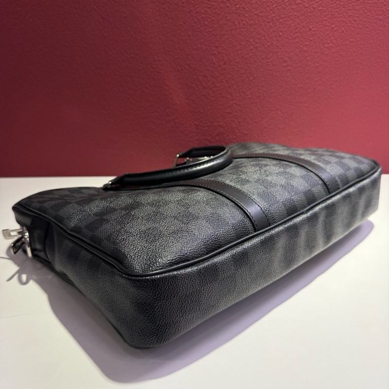 路易威登/Louis Vuitton Voyaga 經典棋盤格 黑色公文包 手提包 無肩帶  尺寸：36*6*27 cm 。-5