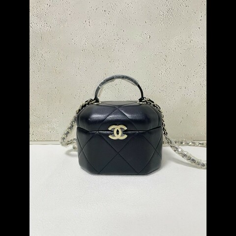 Chanel 21 limited edition 
限定黑色八角月光寶盒