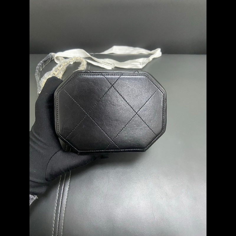 Chanel 21 limited edition 
限定黑色八角月光寶盒-6