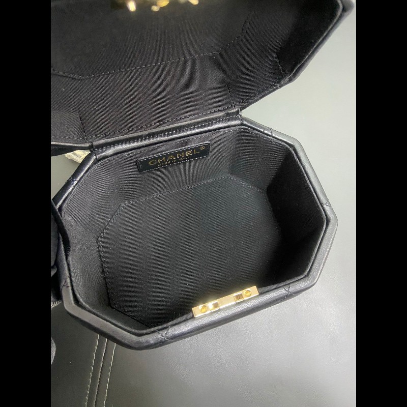 Chanel 21 limited edition 
限定黑色八角月光寶盒-12