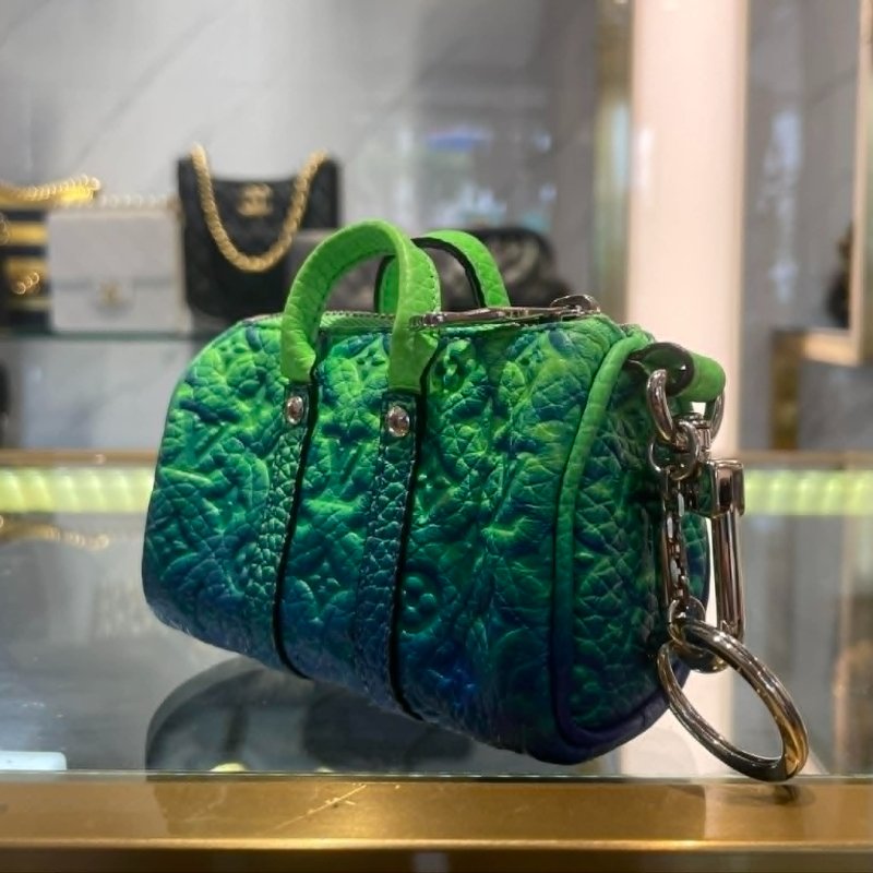 LV 全皮渲染零錢包吊飾 晶片款-1
