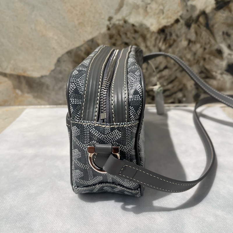 Goyard 灰 PVC斜背相機包-3