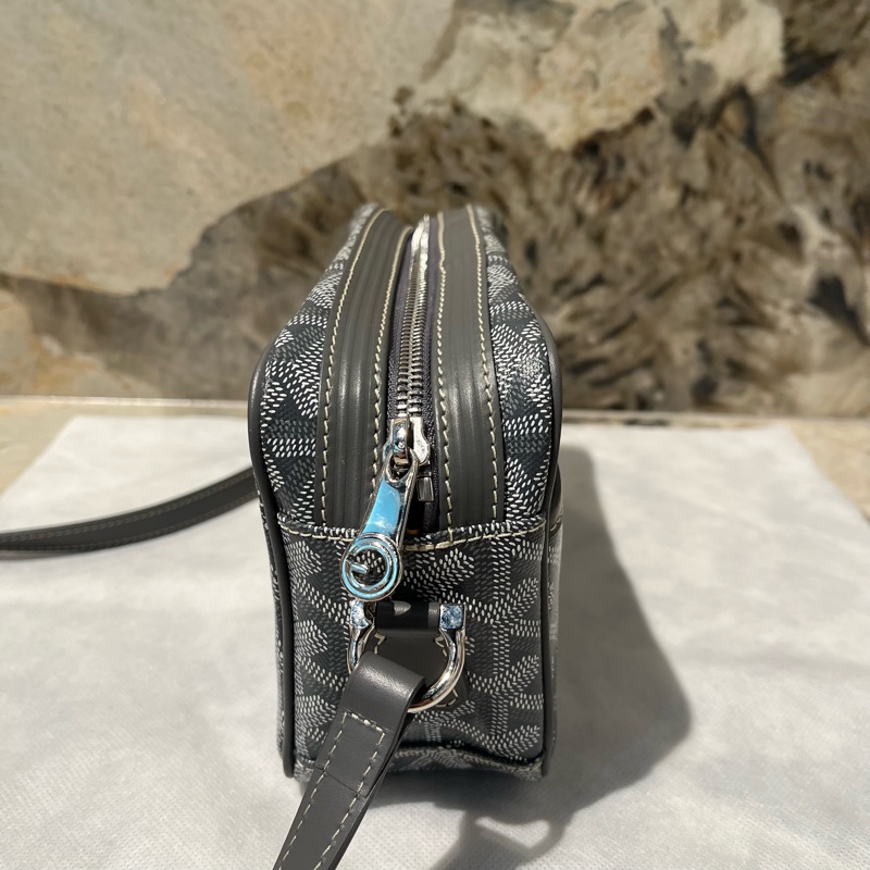 Goyard 灰 PVC斜背相機包-4