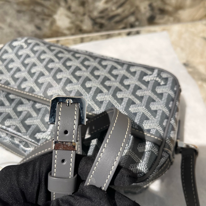 Goyard 灰 PVC斜背相機包-7