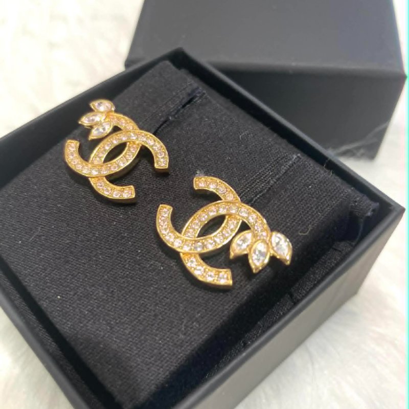 CHANEL 雙C造型耳環 淡金-2