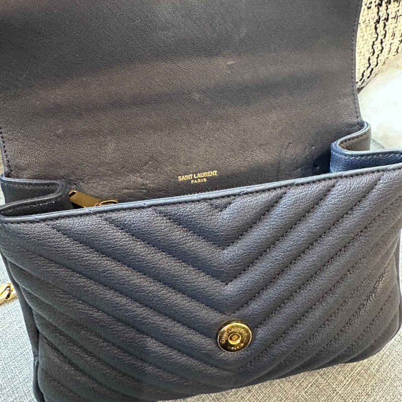 YSL 墨藍色金釦絎縫紋學院包-11
