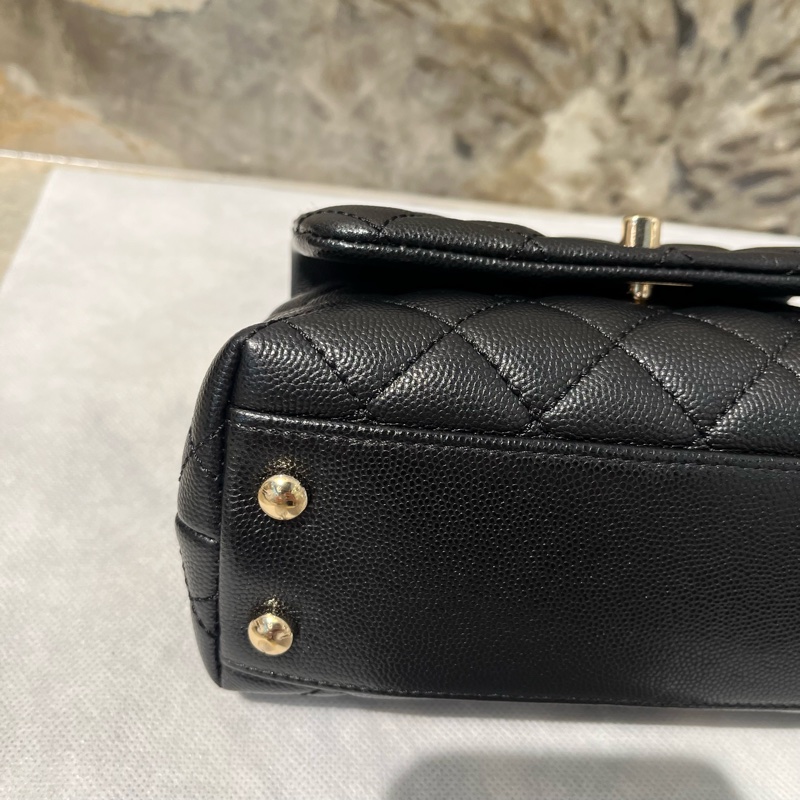 Chanel 黑荔枝淡金Coco Handle Mini-5