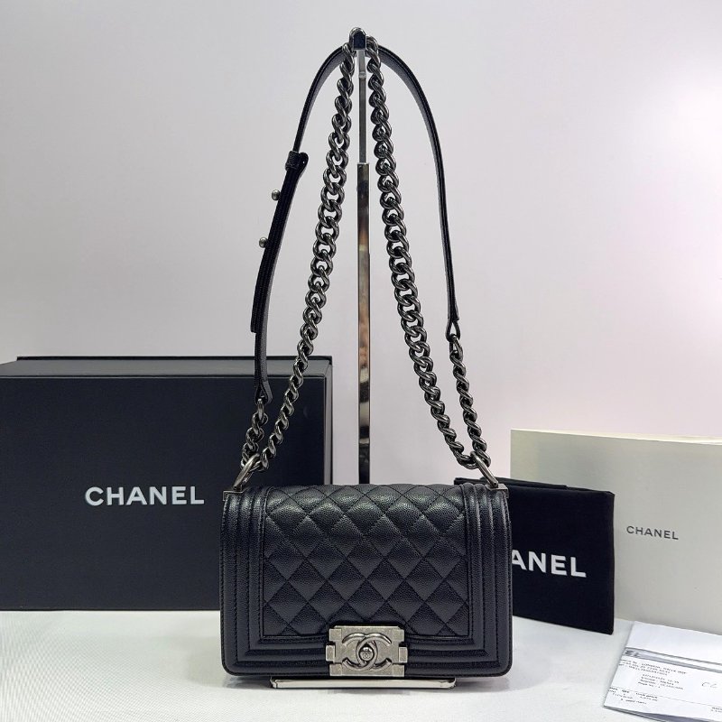 CHANEL 黑銀荔枝牛BOY 20-0