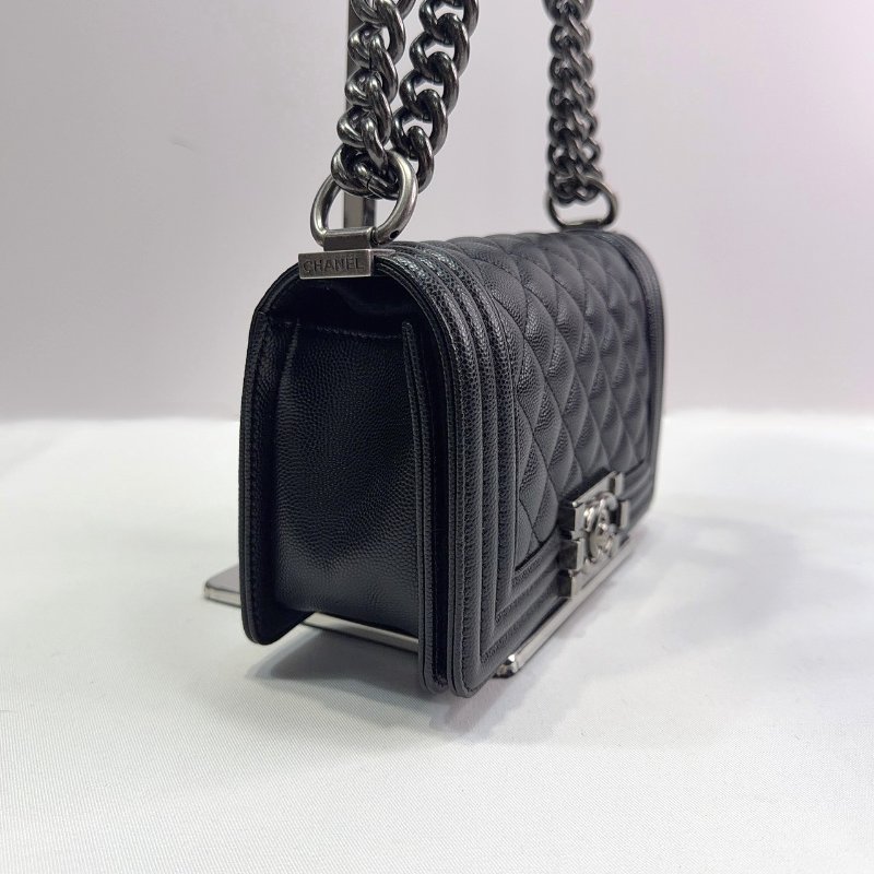 CHANEL 黑銀荔枝牛BOY 20-3