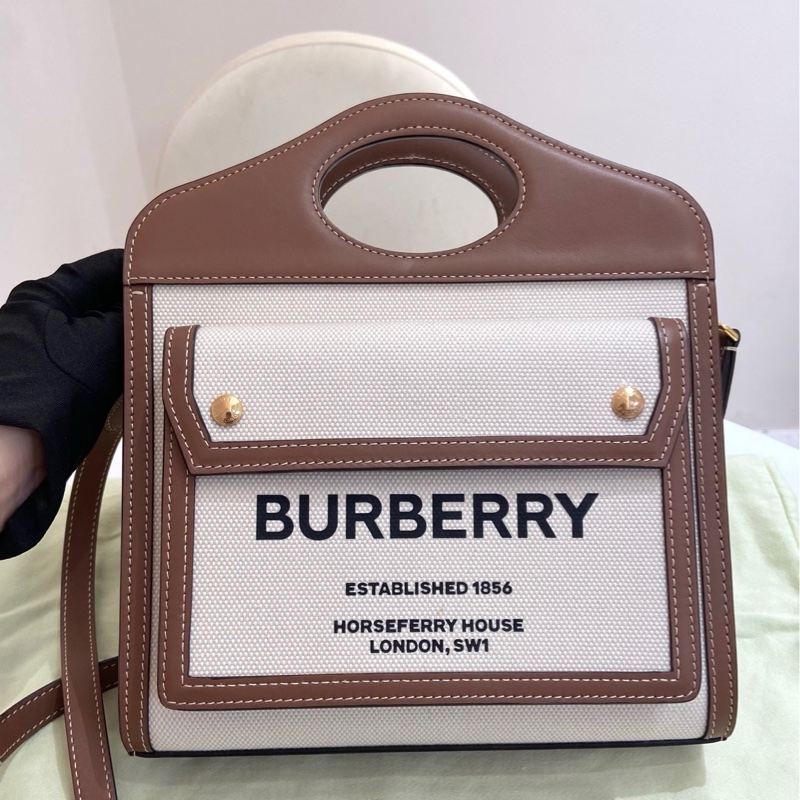 99新Burberry博柏利 米白色拼棕色郵差包  尺寸：23*27*6 附件：塵袋 吊牌。-0