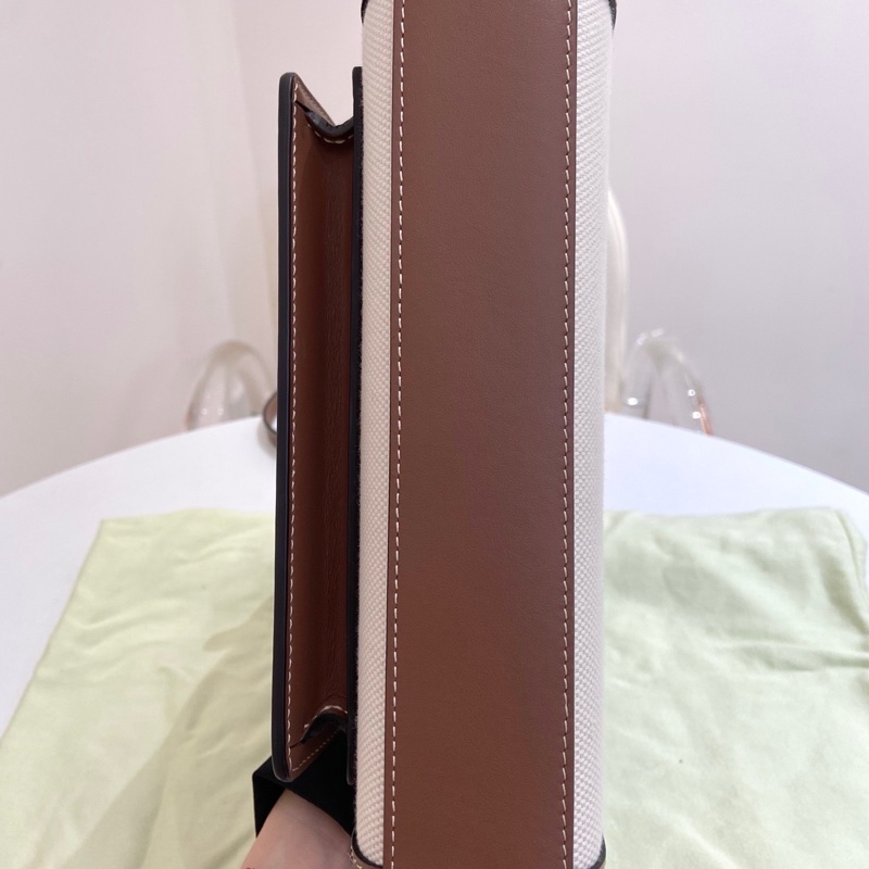 99新Burberry博柏利 米白色拼棕色郵差包  尺寸：23*27*6 附件：塵袋 吊牌。-4