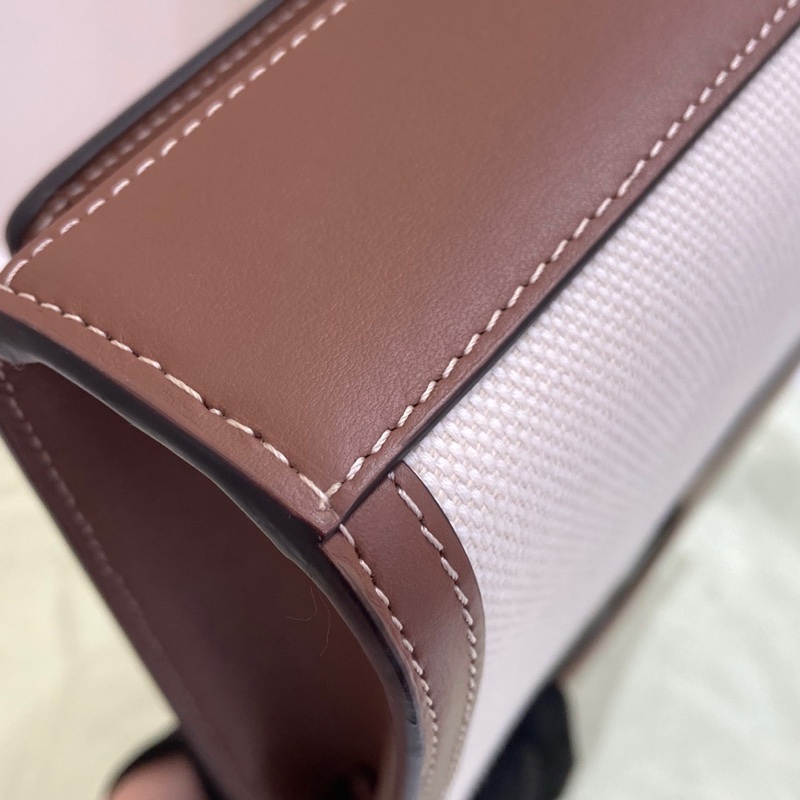 99新Burberry博柏利 米白色拼棕色郵差包  尺寸：23*27*6 附件：塵袋 吊牌。-7
